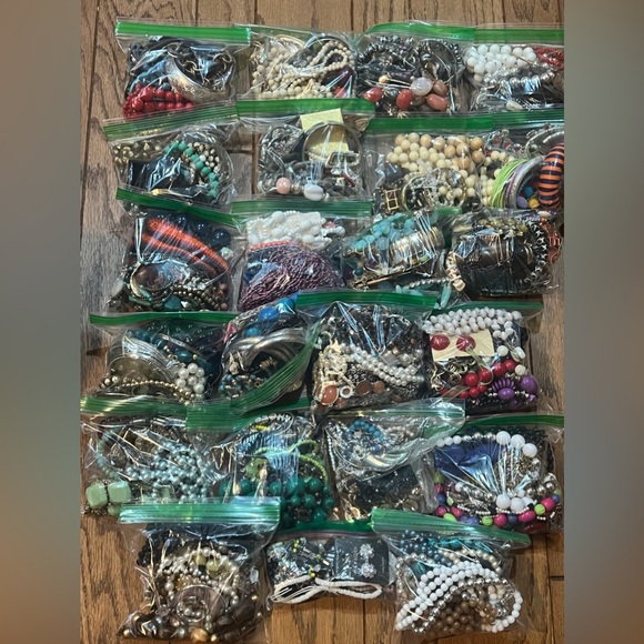 mixed Jewelry - Jewelry necklace bracelet earring grab bags mixed wearable resell acrylic wow